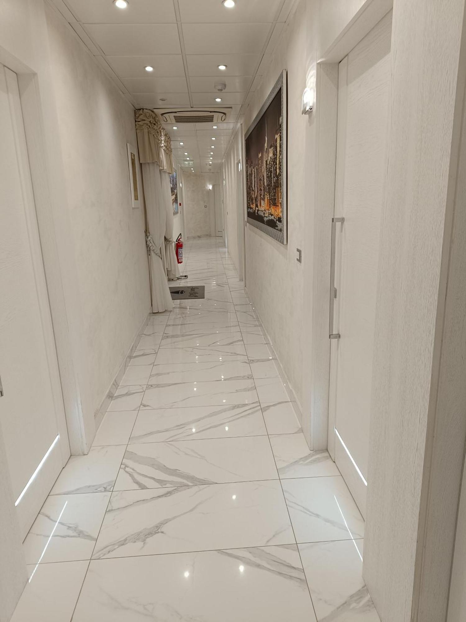 Hotel Paradise 切萨雷奥港 外观 照片
