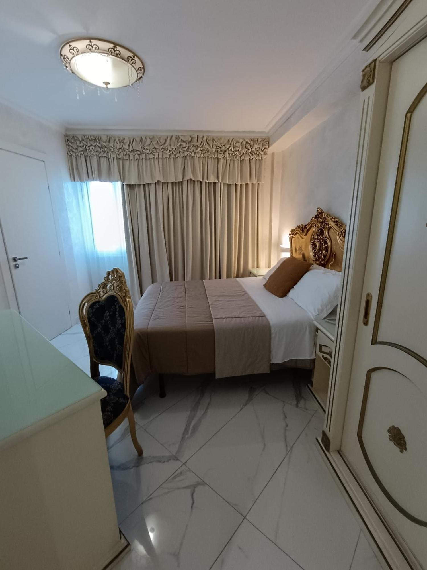 Hotel Paradise 切萨雷奥港 外观 照片